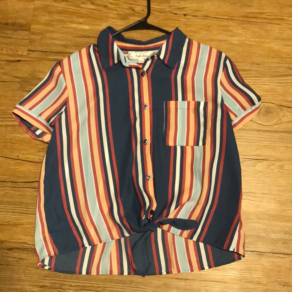 Very cute cropped button down!!!